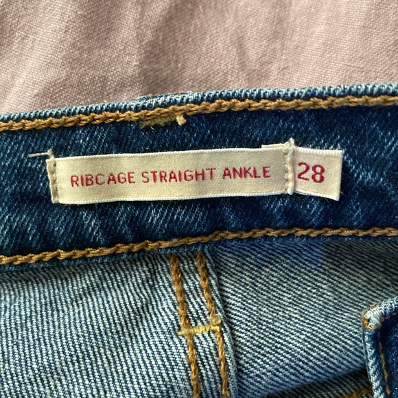 Levi’s Ribcage - Picture 3 of 4